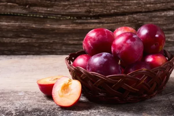 10 great benefits of fruit - prunes - plums